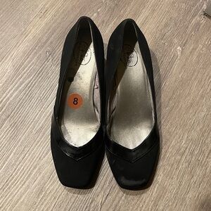Life Stride Black Heels